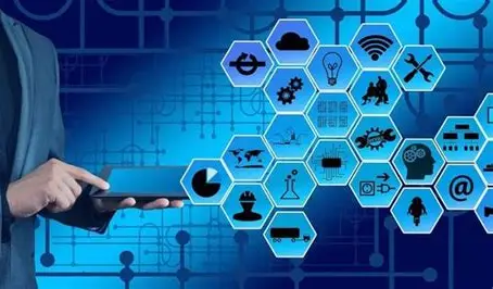 Fundamentals of IT training course for learning computer basics, software, hardware, networking, and essential IT skills